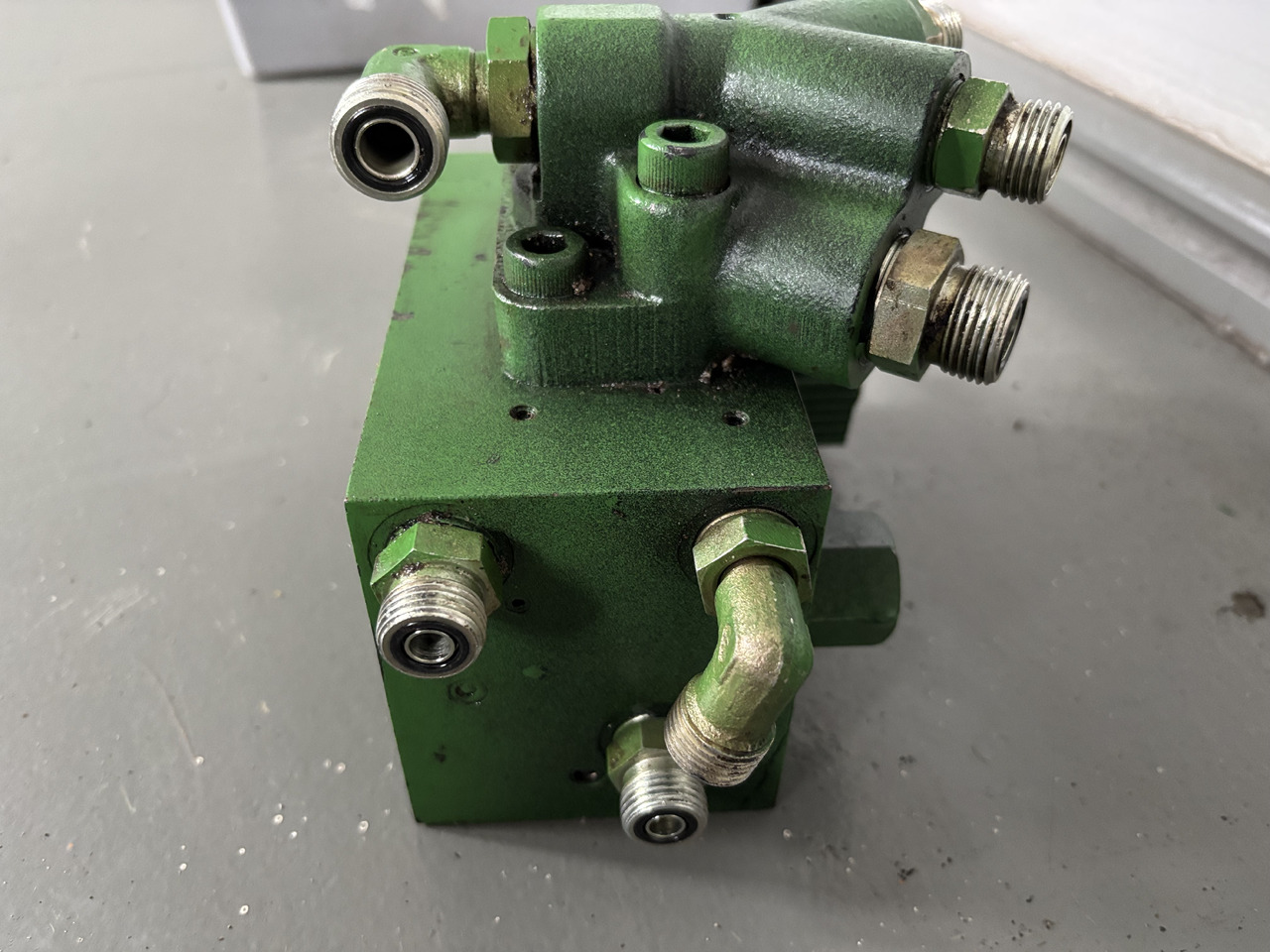 John Deere 6010 6110 6210 6310 6410 Blok Zaworowy TLS AL116954 - Гидравлический клапан для Сельскохозяйственной техники: фото 4 John Deere 6010 6110 6210 6310 6410 Blok Zaworowy TLS AL116954 - Гидравлический клапан для Сельскохозяйственной техники: фото 4