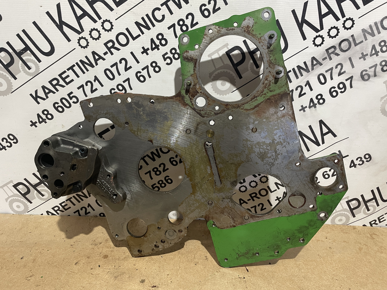 John Deere 6068 - pompa oleju RE564406 - Масляный насос для Сельскохозяйственной техники: фото 1 John Deere 6068 - pompa oleju RE564406 - Масляный насос для Сельскохозяйственной техники: фото 1