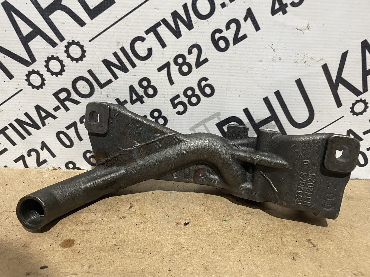 John Deere 6068 - wspornik uchwyt pompy oleju R542076 R542025 - Масляный насос для Сельскохозяйственной техники: фото 2 John Deere 6068 - wspornik uchwyt pompy oleju R542076 R542025 - Масляный насос для Сельскохозяйственной техники: фото 2