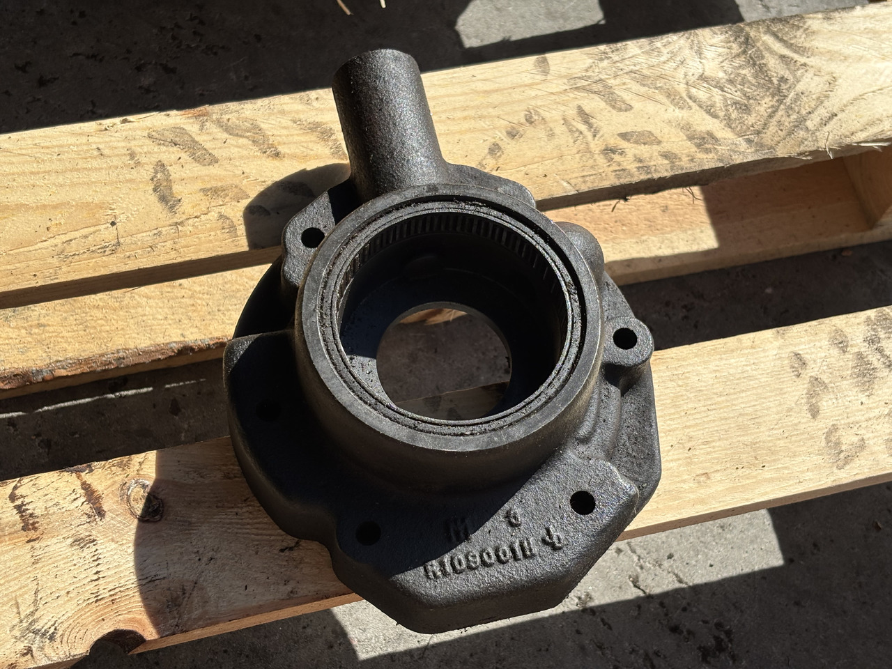 John Deere 6110 6130 6810 6910 7530 Obudowa Pompy Oleju Olejowej R109001 AL239894 - Масляный насос для Сельскохозяйственной техники: фото 1 John Deere 6110 6130 6810 6910 7530 Obudowa Pompy Oleju Olejowej R109001 AL239894 - Масляный насос для Сельскохозяйственной техники: фото 1