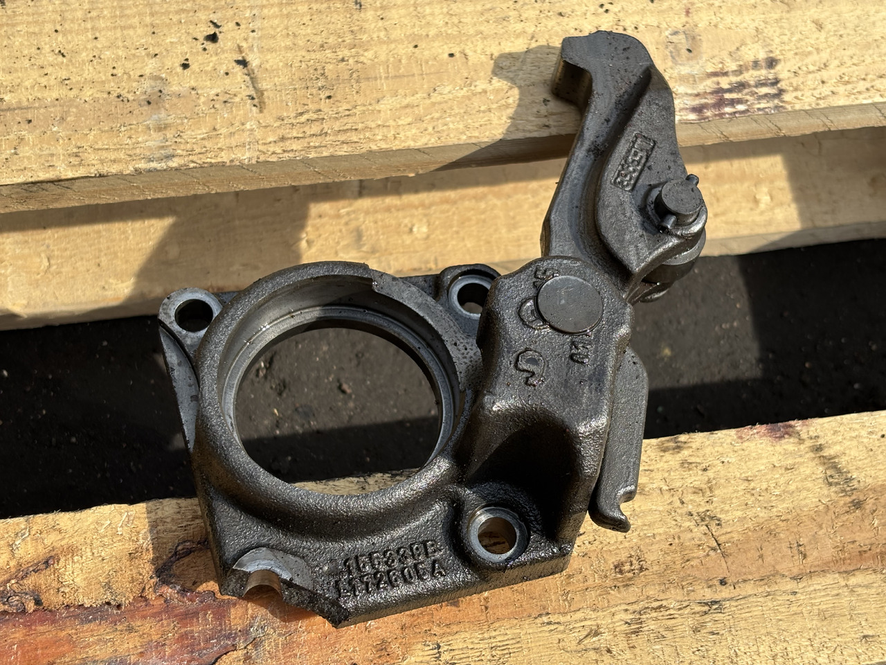 John Deere 6630 Obudowa łożyska Zapadka L215006   L202557 - Запчасти ходовой части для Сельскохозяйственной техники: фото 1 John Deere 6630 Obudowa łożyska Zapadka L215006   L202557 - Запчасти ходовой части для Сельскохозяйственной техники: фото 1