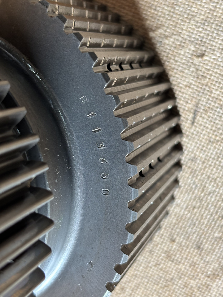 John Deere 6810 6910 Tryb jazdy kosza sprzęgłowego Biego R113656 - Сцепление и запчасти для Тракторов: фото 3 John Deere 6810 6910 Tryb jazdy kosza sprzęgłowego Biego R113656 - Сцепление и запчасти для Тракторов: фото 3