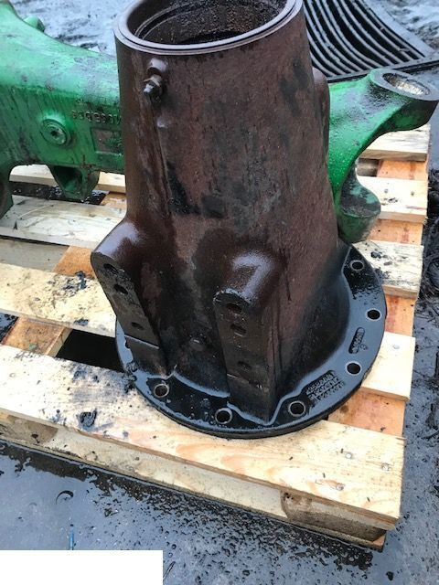 John Deere 6820 6920 - Obudowa Zwolnicy Pochwa zwolnicy - r258609 - Бортовой редуктор для Сельскохозяйственной техники: фото 1 John Deere 6820 6920 - Obudowa Zwolnicy Pochwa zwolnicy - r258609 - Бортовой редуктор для Сельскохозяйственной техники: фото 1