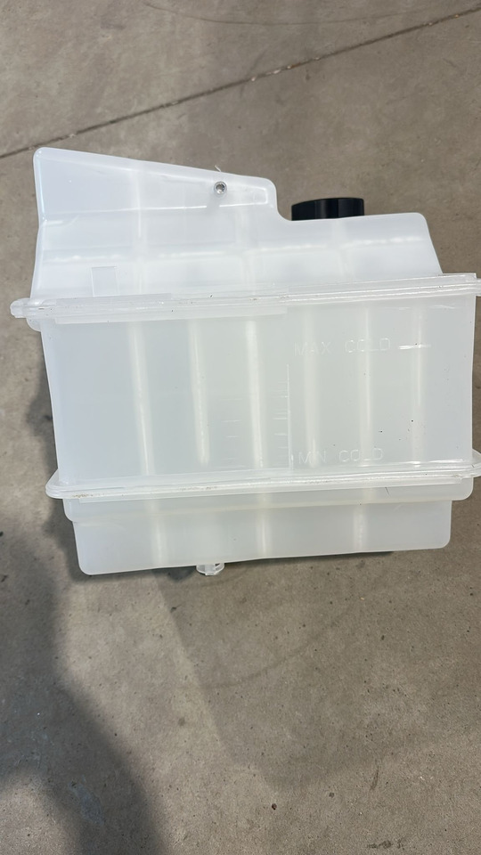 John Deere 7R 7210R 7270R 7230R 7250R 7310R Zbiornik chłodnicy Zbiornik Płynu RE579843 NOWY - Расширительный бачок для Сельскохозяйственной техники: фото 3 John Deere 7R 7210R 7270R 7230R 7250R 7310R Zbiornik chłodnicy Zbiornik Płynu RE579843 NOWY - Расширительный бачок для Сельскохозяйственной техники: фото 3