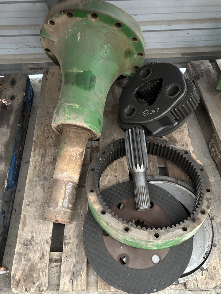 John Deere 8330 8370 Zwolnica Tylna Obudowa Wał R156486 R174225 R156486 R314670 R296985 R560119 - Бортовой редуктор для Сельскохозяйственной техники: фото 5 John Deere 8330 8370 Zwolnica Tylna Obudowa Wał R156486 R174225 R156486 R314670 R296985 R560119 - Бортовой редуктор для Сельскохозяйственной техники: фото 5