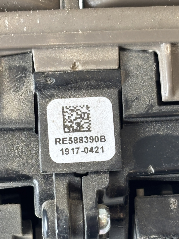 John Deere seria 6000 7000 8000 R - moduł przełącznik tylnego TUZ RE588390 TA26634 - Электрическая система для Сельскохозяйственной техники: фото 3 John Deere seria 6000 7000 8000 R - moduł przełącznik tylnego TUZ RE588390 TA26634 - Электрическая система для Сельскохозяйственной техники: фото 3