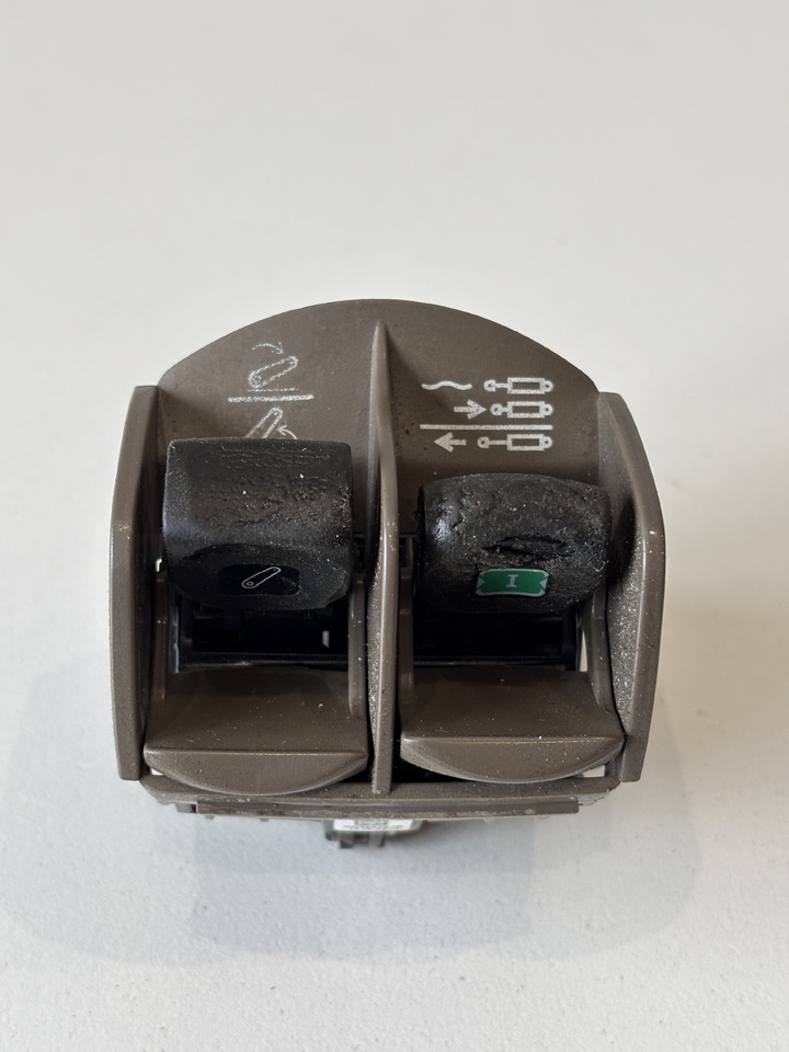 John Deere seria 6000 7000 8000 R - przełącznik tylnego TUZa RE588391 RE586552 - Сенсор для Сельскохозяйственной техники: фото 1 John Deere seria 6000 7000 8000 R - przełącznik tylnego TUZa RE588391 RE586552 - Сенсор для Сельскохозяйственной техники: фото 1