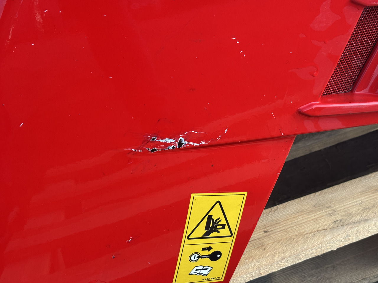 Massey Ferguson 5613 Obudowa Silnika Boczna Lewa - Кузов и экстерьер для Сельскохозяйственной техники: фото 3 Massey Ferguson 5613 Obudowa Silnika Boczna Lewa - Кузов и экстерьер для Сельскохозяйственной техники: фото 3