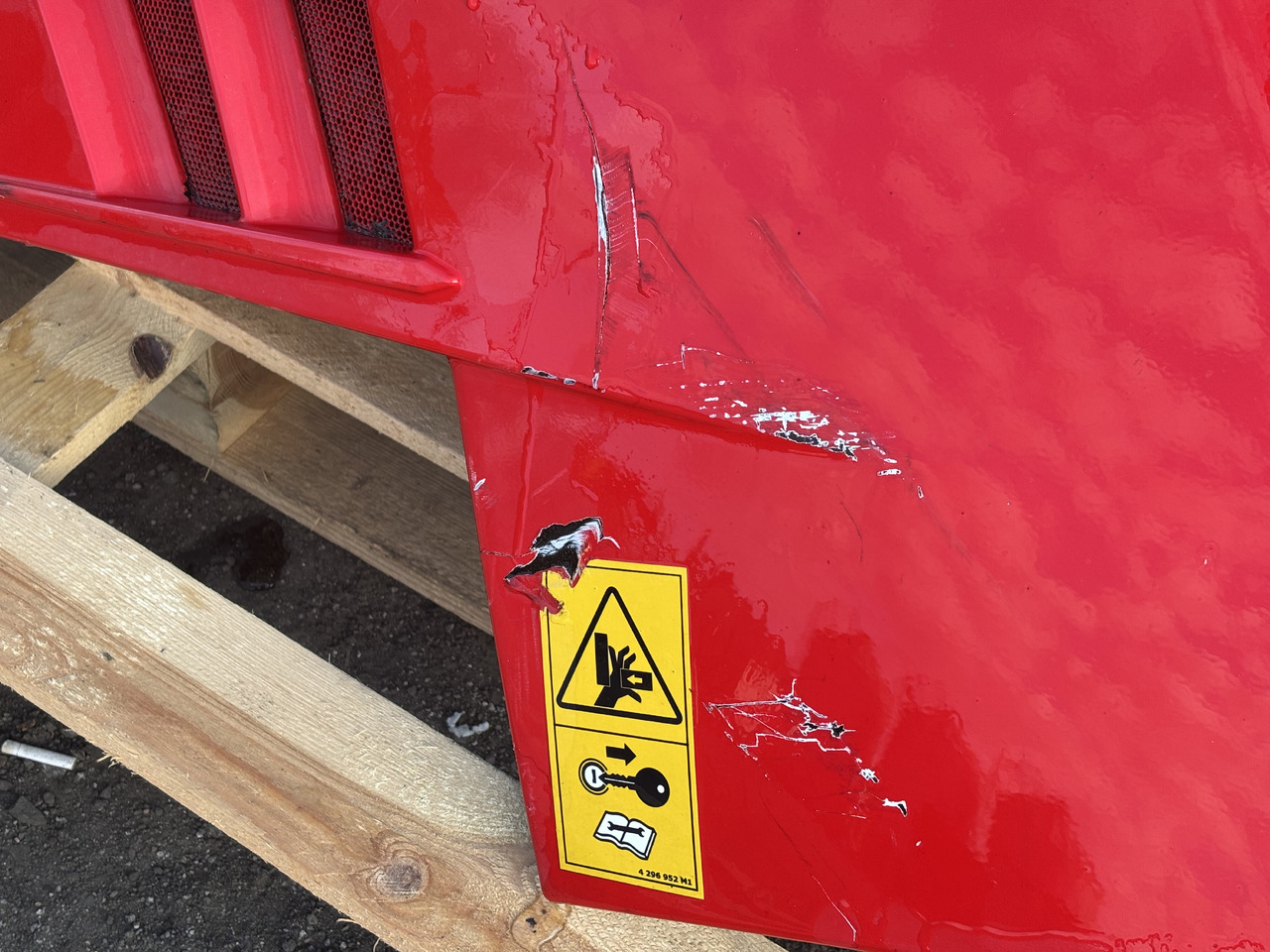 Massey Ferguson 5613 Obudowa Silnika Boczna Prawa - Кузов и экстерьер для Сельскохозяйственной техники: фото 3 Massey Ferguson 5613 Obudowa Silnika Boczna Prawa - Кузов и экстерьер для Сельскохозяйственной техники: фото 3