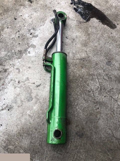 Matbro ts 270 - Siłownik Wychyłu Łyźki - Гидравлический цилиндр для Сельскохозяйственной техники: фото 1 Matbro ts 270 - Siłownik Wychyłu Łyźki - Гидравлический цилиндр для Сельскохозяйственной техники: фото 1