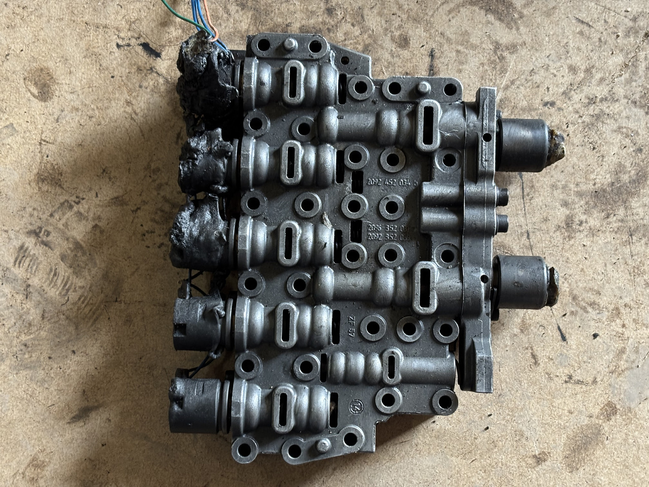 Płyta zaworowa mechatroniki ZF Skrzyni Biegów 2092452035, 2092352035, 2096352037 - Трансмиссия для Сельскохозяйственной техники: фото 2 Płyta zaworowa mechatroniki ZF Skrzyni Biegów 2092452035, 2092352035, 2096352037 - Трансмиссия для Сельскохозяйственной техники: фото 2