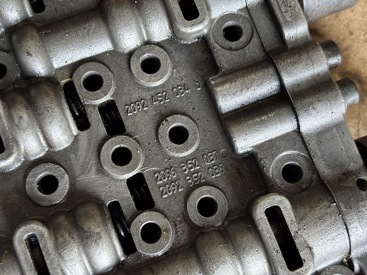 Płyta zaworowa mechatroniki ZF Skrzyni Biegów 2092452035, 2092352035, 2096352037 - Трансмиссия для Сельскохозяйственной техники: фото 3 Płyta zaworowa mechatroniki ZF Skrzyni Biegów 2092452035, 2092352035, 2096352037 - Трансмиссия для Сельскохозяйственной техники: фото 3