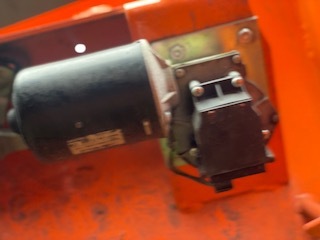 Silniczek wycieraczek JLG - Щетка стеклоочистителя для Сельскохозяйственной техники: фото 3 Silniczek wycieraczek JLG - Щетка стеклоочистителя для Сельскохозяйственной техники: фото 3