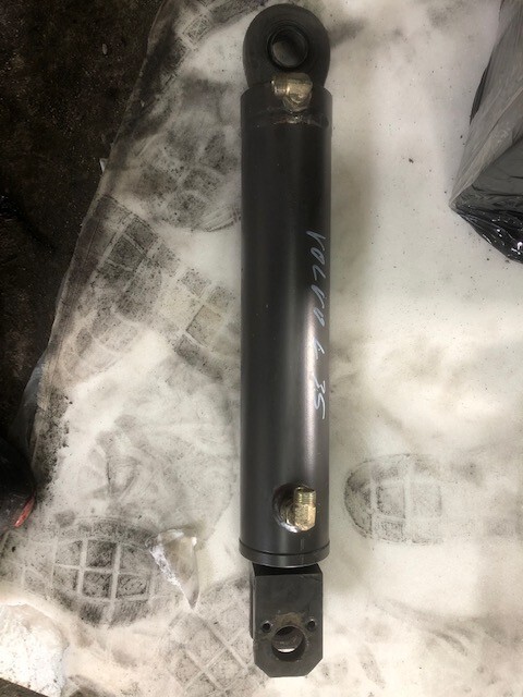 Siłownik skrętu VOLVO L30 L35 - Гидравлический цилиндр для Колёсных погрузчиков: фото 1 Siłownik skrętu VOLVO L30 L35 - Гидравлический цилиндр для Колёсных погрузчиков: фото 1