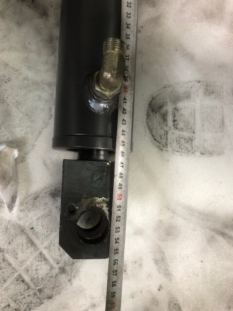 Siłownik skrętu VOLVO L30 L35 - Гидравлический цилиндр для Колёсных погрузчиков: фото 4 Siłownik skrętu VOLVO L30 L35 - Гидравлический цилиндр для Колёсных погрузчиков: фото 4