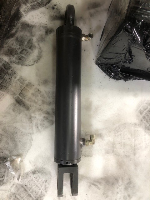 Siłownik skrętu VOLVO L30 L35 - Гидравлический цилиндр для Колёсных погрузчиков: фото 5 Siłownik skrętu VOLVO L30 L35 - Гидравлический цилиндр для Колёсных погрузчиков: фото 5