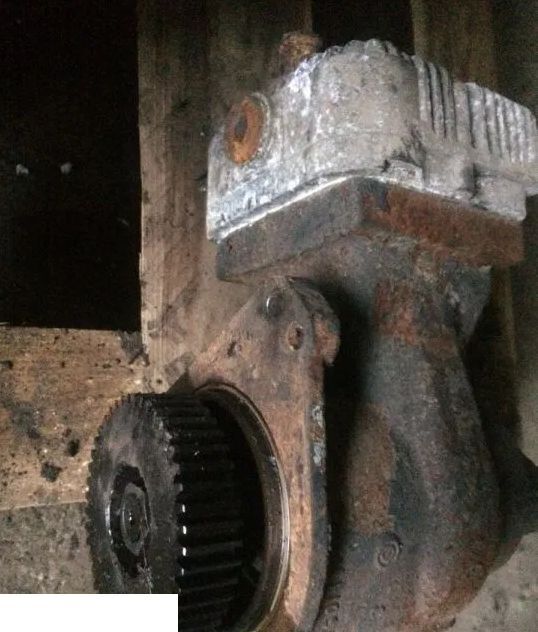 Sprężarka Fendt 720 722 724 726 - Пневмокомпрессор для Сельскохозяйственной техники: фото 1 Sprężarka Fendt 720 722 724 726 - Пневмокомпрессор для Сельскохозяйственной техники: фото 1