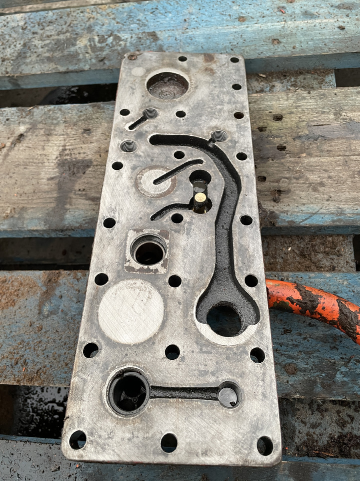 ZF 4PW45H1 Zettelmayer Volvo - skrzynia biegów - pokrywa VOE6633592 - Коробка передач для Сельскохозяйственной техники: фото 2 ZF 4PW45H1 Zettelmayer Volvo - skrzynia biegów - pokrywa VOE6633592 - Коробка передач для Сельскохозяйственной техники: фото 2
