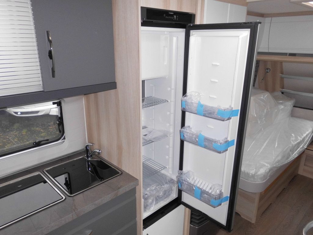 Прицеп дача Hobby De Luxe 515 UHL mit Extras, Lagerabverkauf!: фото 8 Прицеп дача Hobby De Luxe 515 UHL mit Extras, Lagerabverkauf!: фото 8