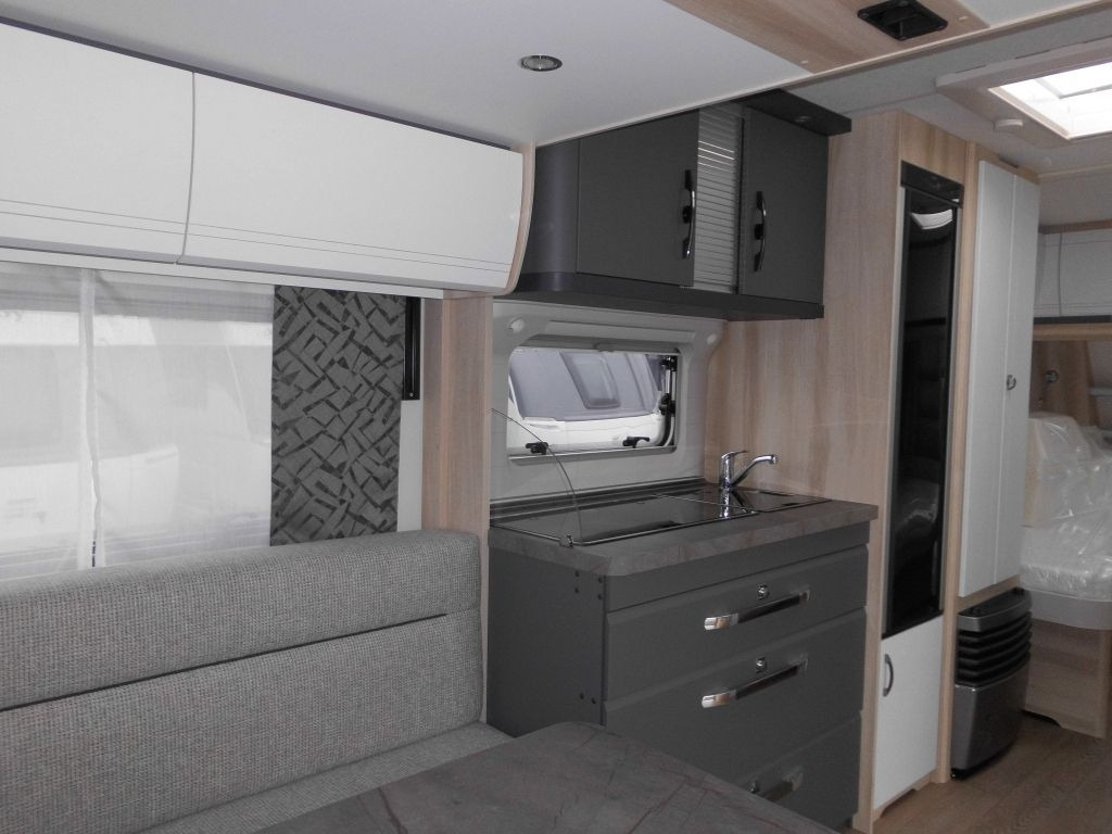 Прицеп дача Hobby De Luxe 515 UHL mit Extras, Lagerabverkauf!: фото 10 Прицеп дача Hobby De Luxe 515 UHL mit Extras, Lagerabverkauf!: фото 10