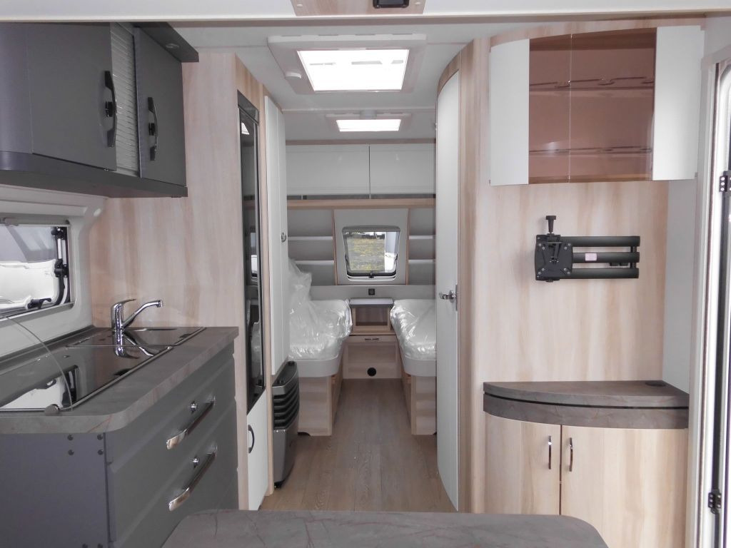 Прицеп дача Hobby De Luxe 515 UHL mit Extras, Lagerabverkauf!: фото 13 Прицеп дача Hobby De Luxe 515 UHL mit Extras, Lagerabverkauf!: фото 13