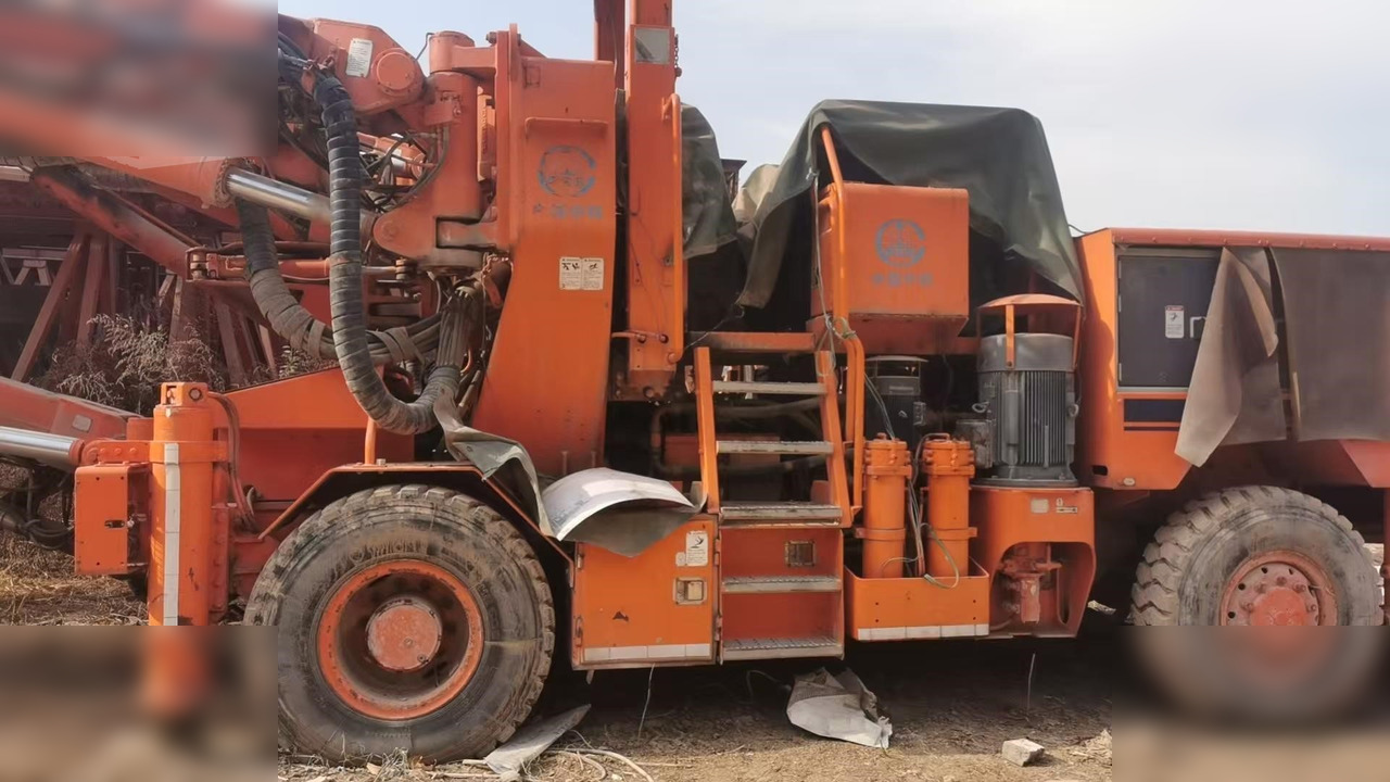 2002 TAMROCK SUPERMATIC 315-150 - Техника для горизонтального бурения: фото 1 2002 TAMROCK SUPERMATIC 315-150 - Техника для горизонтального бурения: фото 1