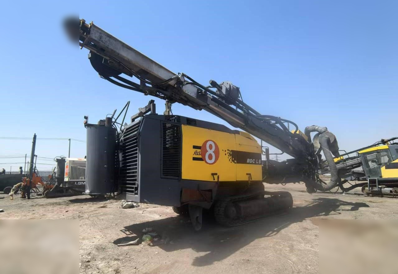 2011 ATLAS COPCO ROC L8-30 - Буровая машина: фото 1 2011 ATLAS COPCO ROC L8-30 - Буровая машина: фото 1