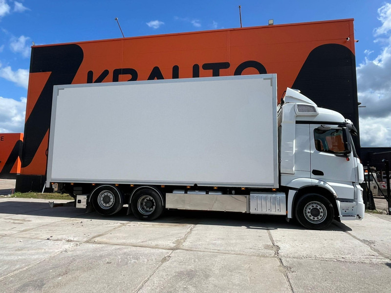 Mercedes-Benz Actros 2551 6x2*4 BOX L=7401mm - Грузовик с закрытым кузовом: фото 5 Mercedes-Benz Actros 2551 6x2*4 BOX L=7401mm - Грузовик с закрытым кузовом: фото 5