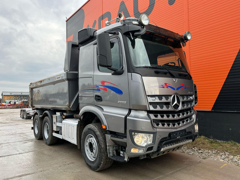Mercedes-Benz Arocs 2658 6x4 COMBI / RETARDER / FULL STEEL / BOX L=4435 mm - Самосвал: фото 4 Mercedes-Benz Arocs 2658 6x4 COMBI / RETARDER / FULL STEEL / BOX L=4435 mm - Самосвал: фото 4