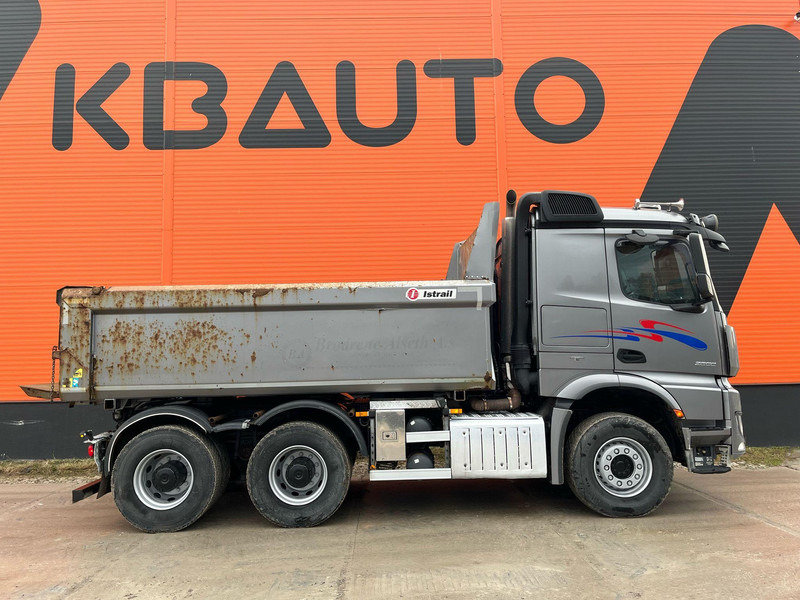 Mercedes-Benz Arocs 2658 6x4 COMBI / RETARDER / FULL STEEL / BOX L=4435 mm - Самосвал: фото 5 Mercedes-Benz Arocs 2658 6x4 COMBI / RETARDER / FULL STEEL / BOX L=4435 mm - Самосвал: фото 5