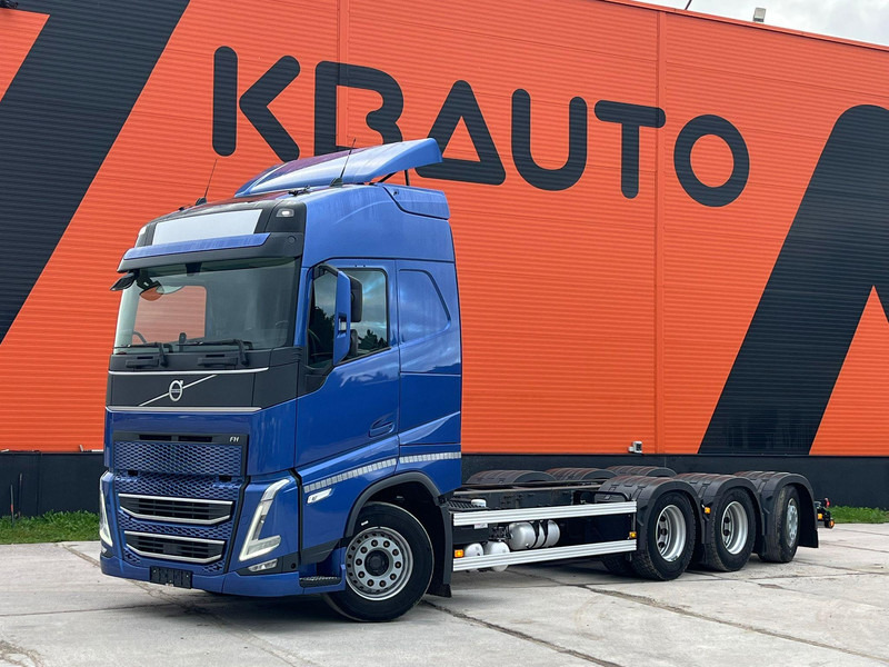 Volvo FH 500 8x4*4 GLOBE XL / RETARDER / CHASSIS L=7589 mm - Грузовик-шасси: фото 1 Volvo FH 500 8x4*4 GLOBE XL / RETARDER / CHASSIS L=7589 mm - Грузовик-шасси: фото 1