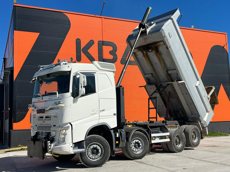 Volvo FH 540 8x4 RETARDER / TANDEM AXLE LIFT / BIG AXLES / BOX L=5704 mm - Самосвал: фото 2 Volvo FH 540 8x4 RETARDER / TANDEM AXLE LIFT / BIG AXLES / BOX L=5704 mm - Самосвал: фото 2