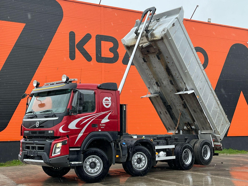 Volvo FMX 540 8x4 RETARDER / TANDEM AXLE LIFT / BIG AXLES / BOX L=5703 mm - Самосвал: фото 2 Volvo FMX 540 8x4 RETARDER / TANDEM AXLE LIFT / BIG AXLES / BOX L=5703 mm - Самосвал: фото 2