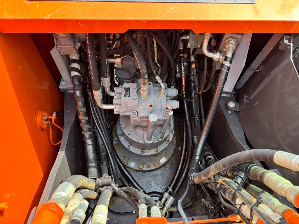 Гусеничный экскаватор Hitachi ZX 210 LC-6: фото 29