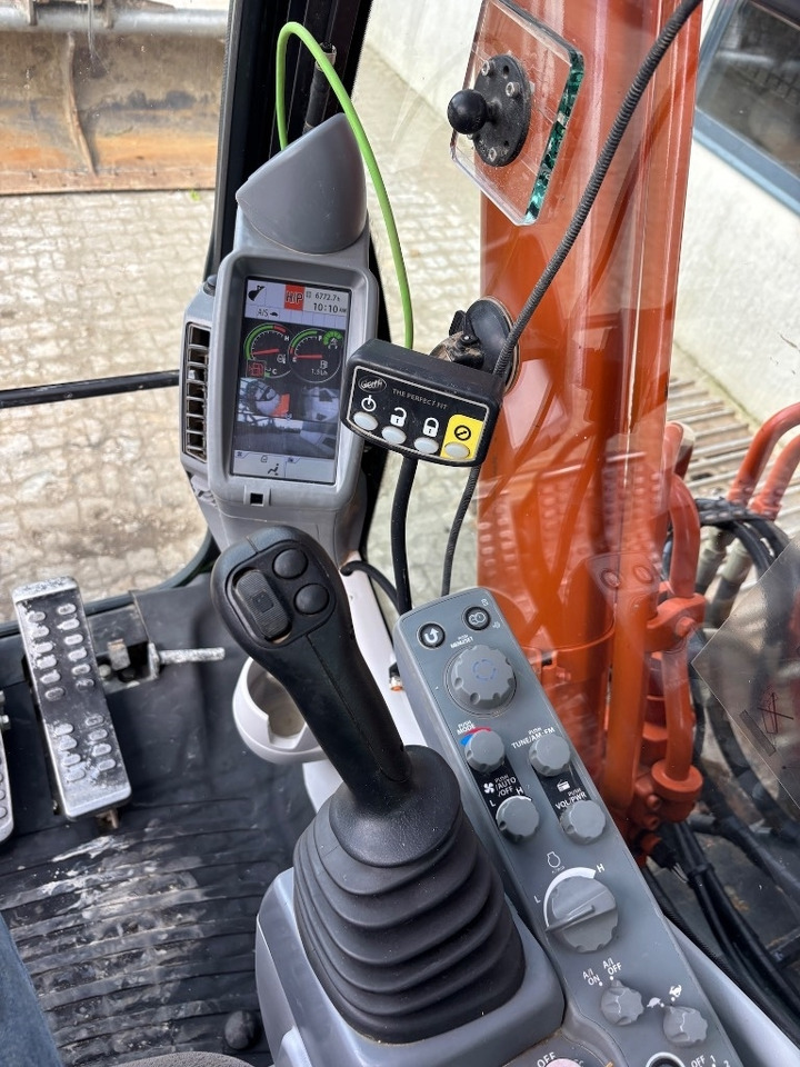 Гусеничный экскаватор Hitachi ZX 210 LC-6: фото 17