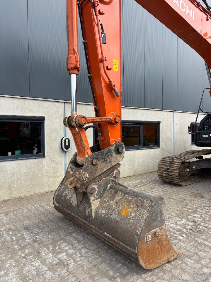 Гусеничный экскаватор Hitachi ZX 210 LC-6: фото 11