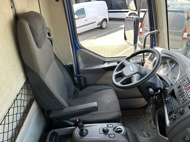 DAF LF 210 FA / 361 dkm / Curtainside / Loadlift / NL Truck - Тентованный грузовик: фото 3 DAF LF 210 FA / 361 dkm / Curtainside / Loadlift / NL Truck - Тентованный грузовик: фото 3