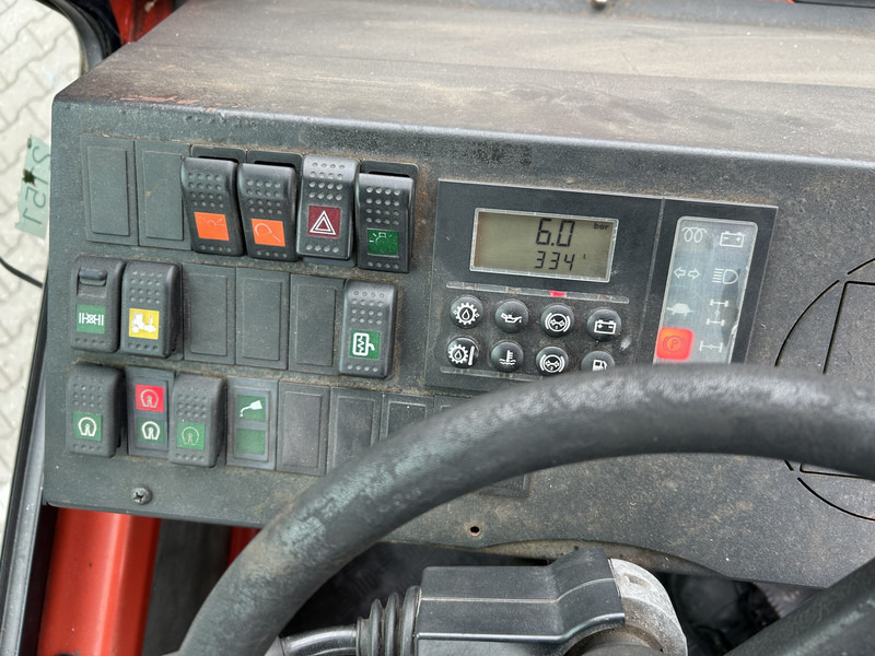 Terberg YT 180 / BDF Umsetzer / Wechselhubwagen / Terminal Truck / Mercedes Motor - Грузовик-контейнеровоз/ Сменный кузов: фото 5 Terberg YT 180 / BDF Umsetzer / Wechselhubwagen / Terminal Truck / Mercedes Motor - Грузовик-контейнеровоз/ Сменный кузов: фото 5