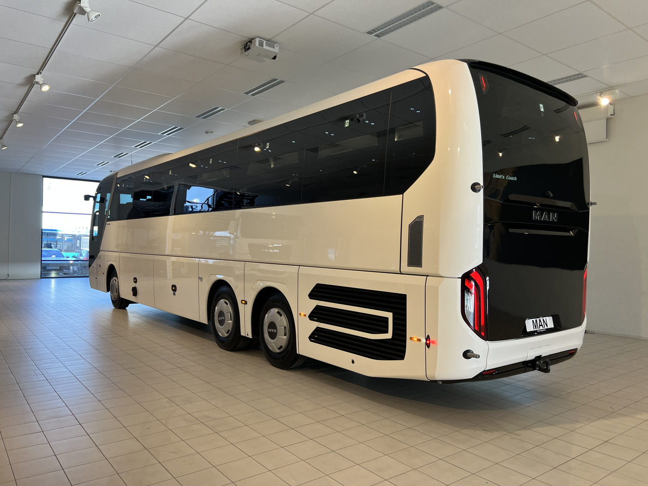 MAN Lions Coach R08 Euro 6E (Dark Edition) - Туристический автобус: фото 5 MAN Lions Coach R08 Euro 6E (Dark Edition) - Туристический автобус: фото 5