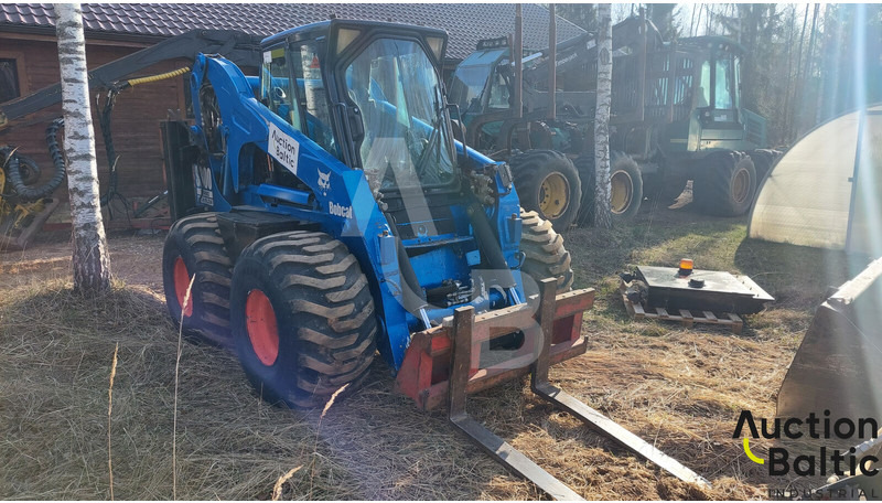 Bobcat S 300 - Мини-погрузчик с бортовым поворотом: фото 2 Bobcat S 300 - Мини-погрузчик с бортовым поворотом: фото 2