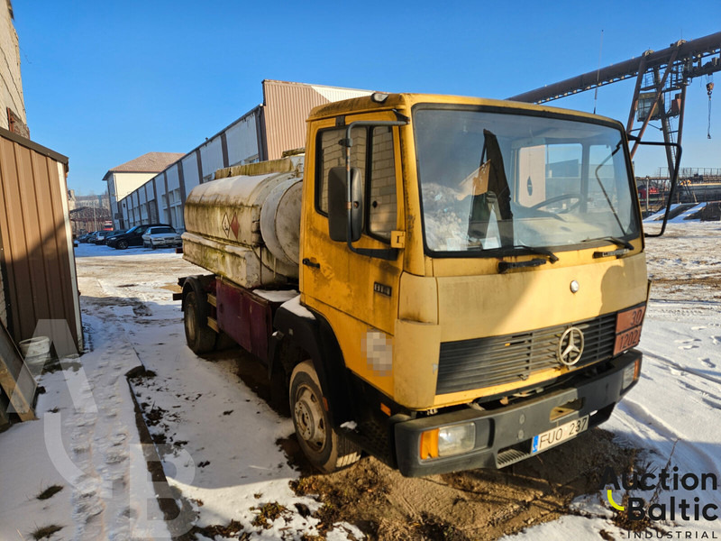 Mercedes-Benz 814 - Грузовик-цистерна: фото 1 Mercedes-Benz 814 - Грузовик-цистерна: фото 1