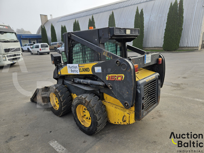 New Holland LS 160 - Мини-погрузчик с бортовым поворотом: фото 3 New Holland LS 160 - Мини-погрузчик с бортовым поворотом: фото 3