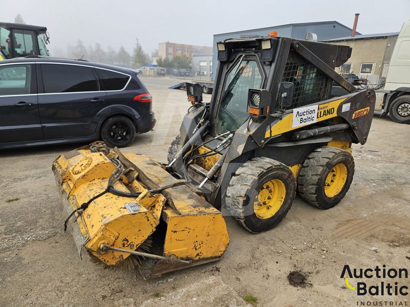 New Holland LS 160 - Мини-погрузчик с бортовым поворотом: фото 4 New Holland LS 160 - Мини-погрузчик с бортовым поворотом: фото 4