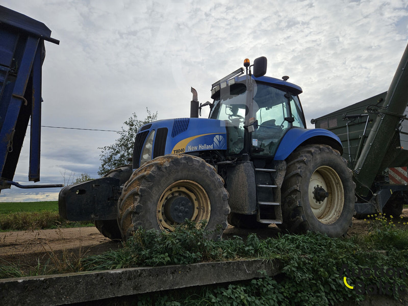 New Holland T 8040 - Трактор: фото 2 New Holland T 8040 - Трактор: фото 2