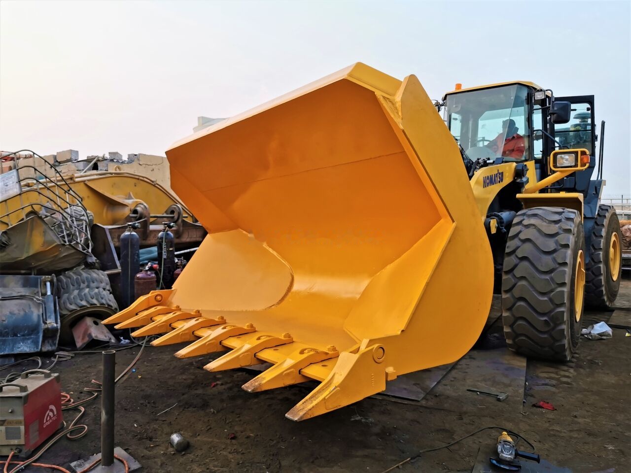 AME Side Dump Bucket - Ковш для погрузчика для Погрузчиков: фото 2 AME Side Dump Bucket - Ковш для погрузчика для Погрузчиков: фото 2