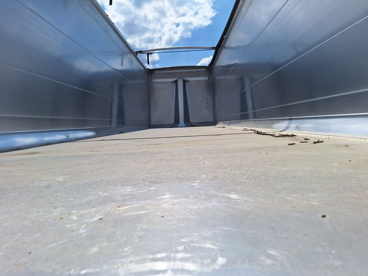 Benalu Bulkliner S 95 50m³ Kombiklappe - Самосвальный полуприцеп: фото 4 Benalu Bulkliner S 95 50m³ Kombiklappe - Самосвальный полуприцеп: фото 4