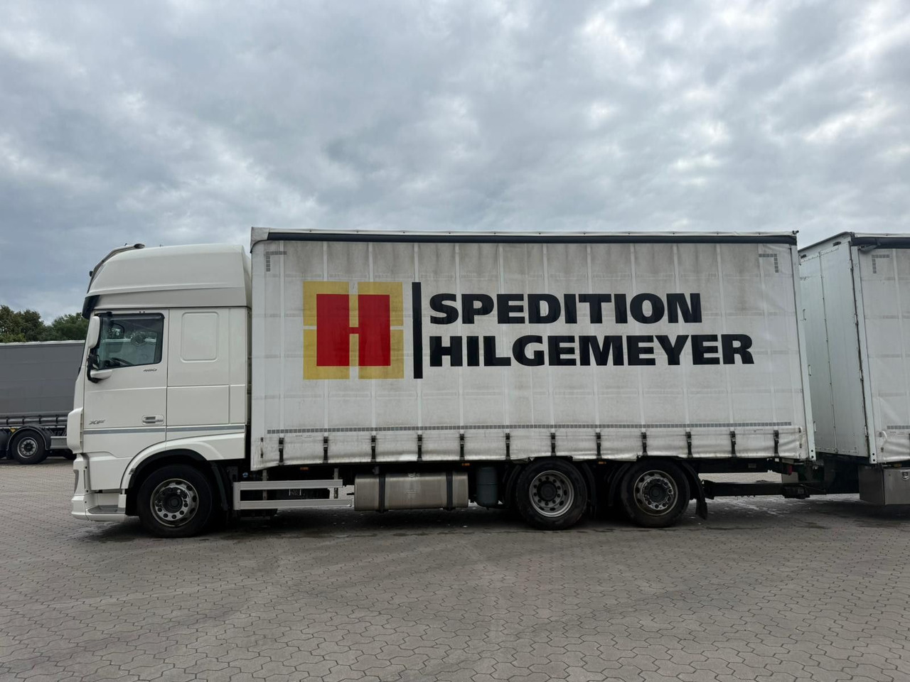 DAF XF 480 FAN LowDeck 6x2 Jumbo Inklusive Anhänger - Тентованный грузовик, Тентованный прицеп: фото 3 DAF XF 480 FAN LowDeck 6x2 Jumbo Inklusive Anhänger - Тентованный грузовик, Тентованный прицеп: фото 3