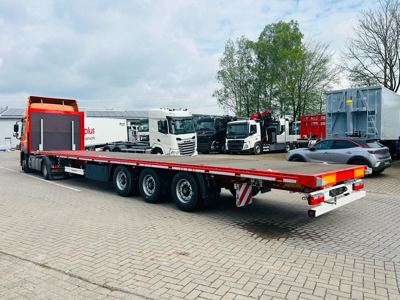 Kässbohrer K.SFS M Mega Plattform Auflieger Sofort Verfügba - Полуприцеп бортовой/ Платформа: фото 3 Kässbohrer K.SFS M Mega Plattform Auflieger Sofort Verfügba - Полуприцеп бортовой/ Платформа: фото 3