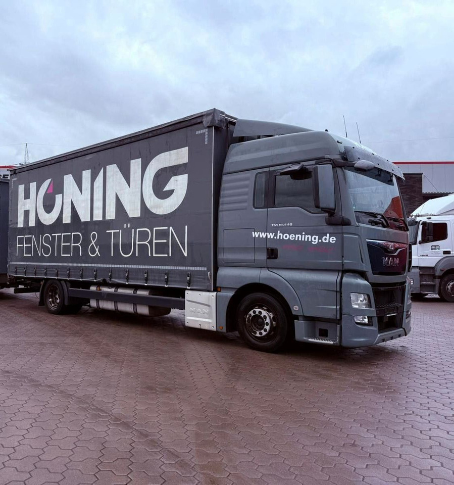 MAN TGX 18.440 LL Volumen LKW mit Staplerhalterung MAN TGX 18.440 LL Volumen LKW mit Staplerhalterung - Тентованный грузовик: фото 1 MAN TGX 18.440 LL Volumen LKW mit Staplerhalterung MAN TGX 18.440 LL Volumen LKW mit Staplerhalterung - Тентованный грузовик: фото 1