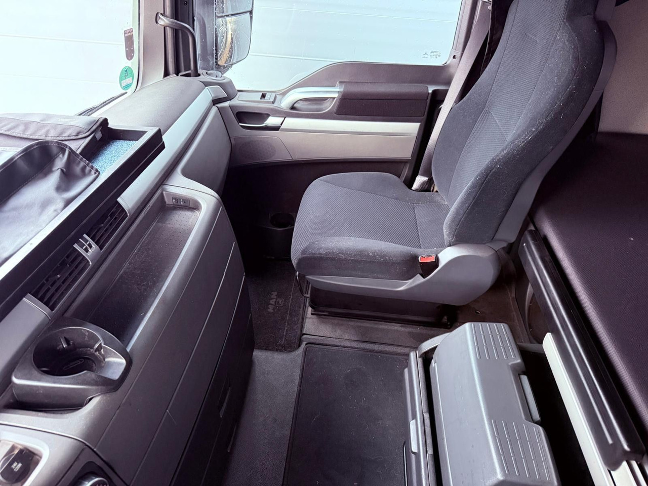 Тентованный грузовик MAN TGX 18.440 LL Volumen LKW mit Staplerhalterung MAN TGX 18.440 LL Volumen LKW mit Staplerhalterung: фото 8